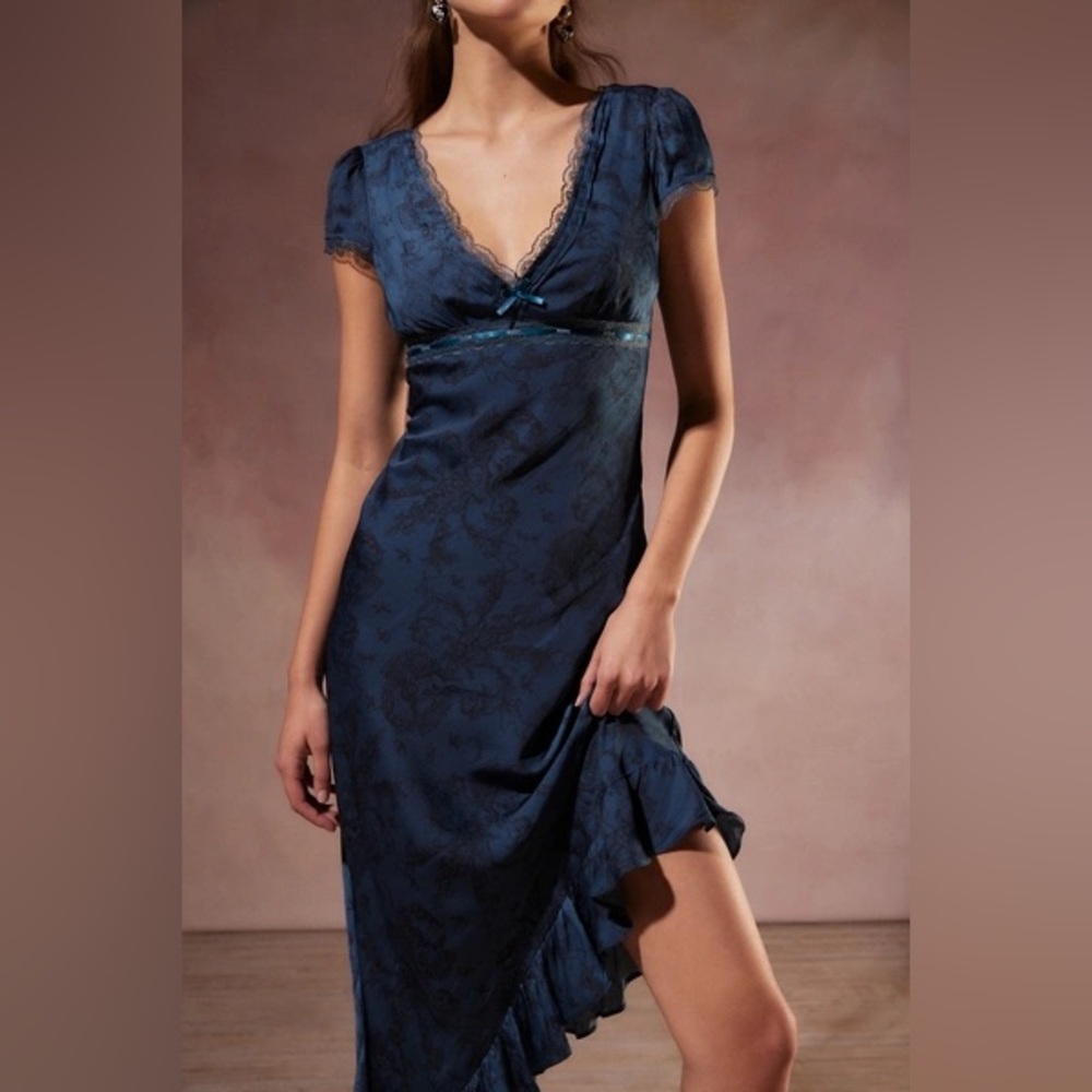 Kimchi Blue Cora Lace Trim Asymmetrical Midi Dress - medium